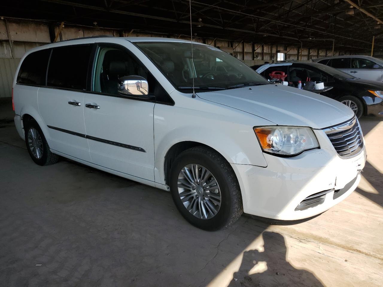 CHRYSLER TOWN & COUNTRY TOURING L