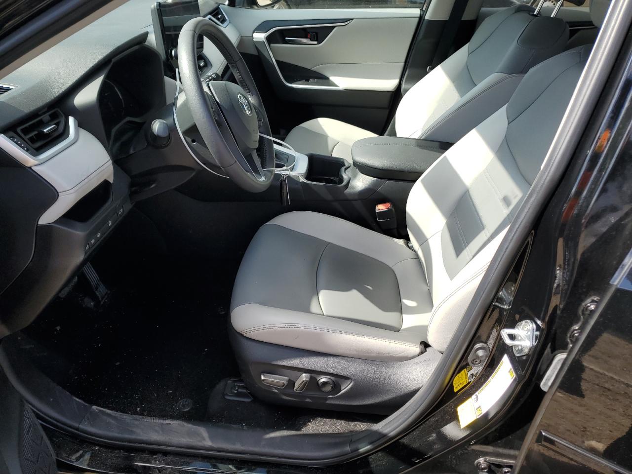 TOYOTA RAV4 XLE PREMIUM