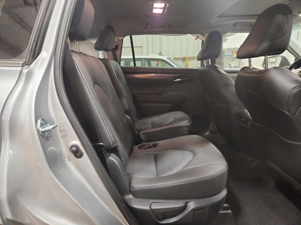 TOYOTA HIGHLANDER LE