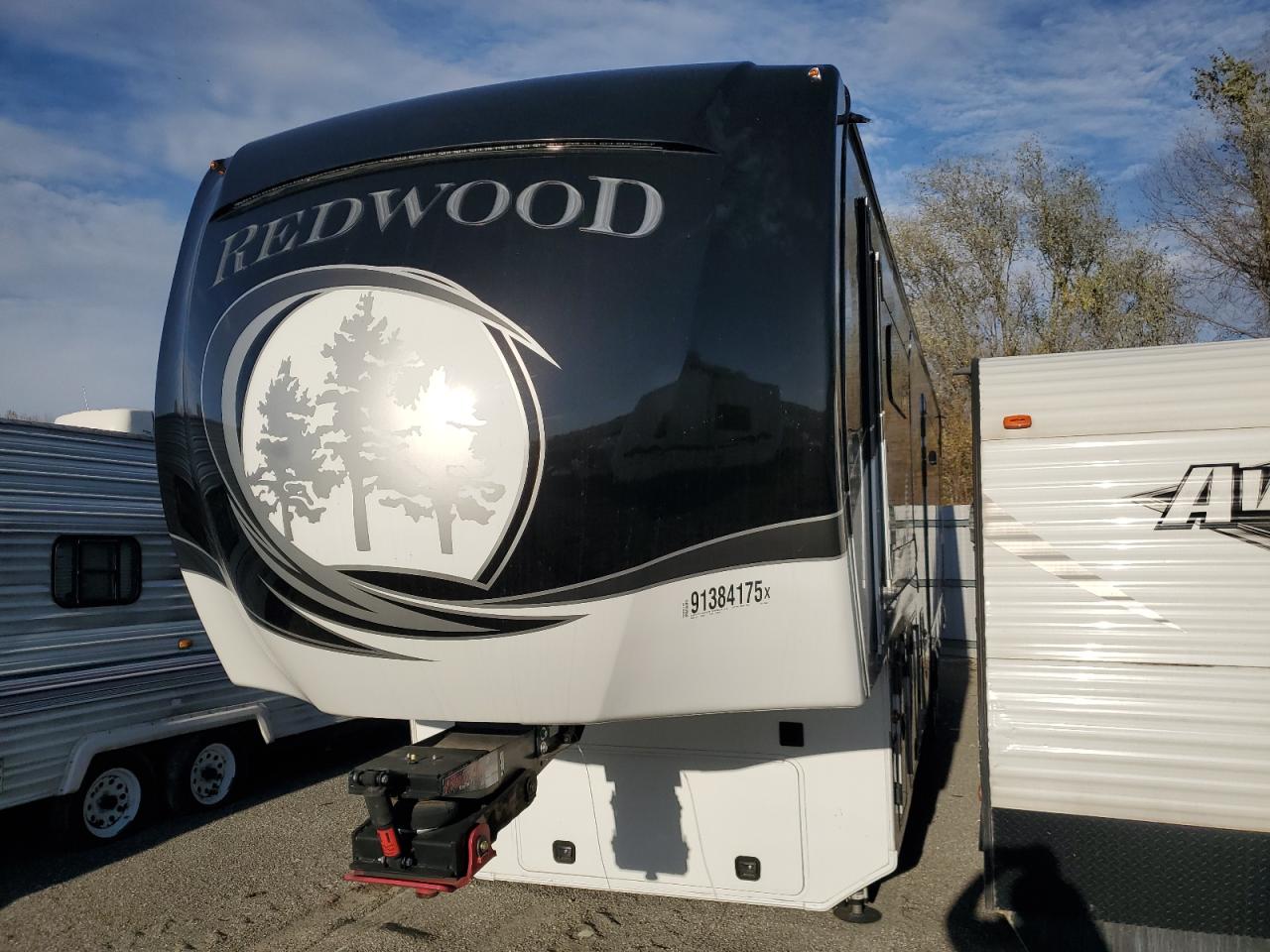 Lot #3298133129 2017 CROSSROADS REDWOOD