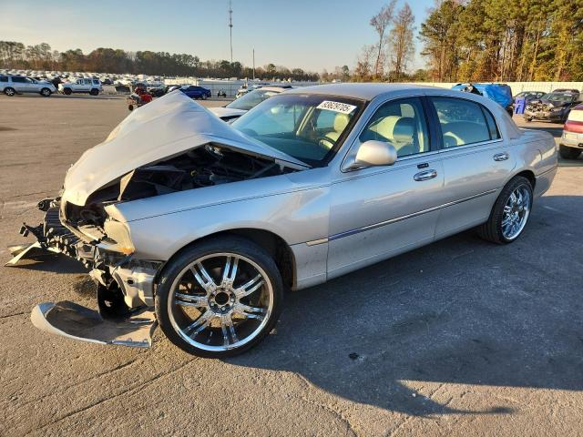 2003 LINCOLN TOWN CAR E #3301767376