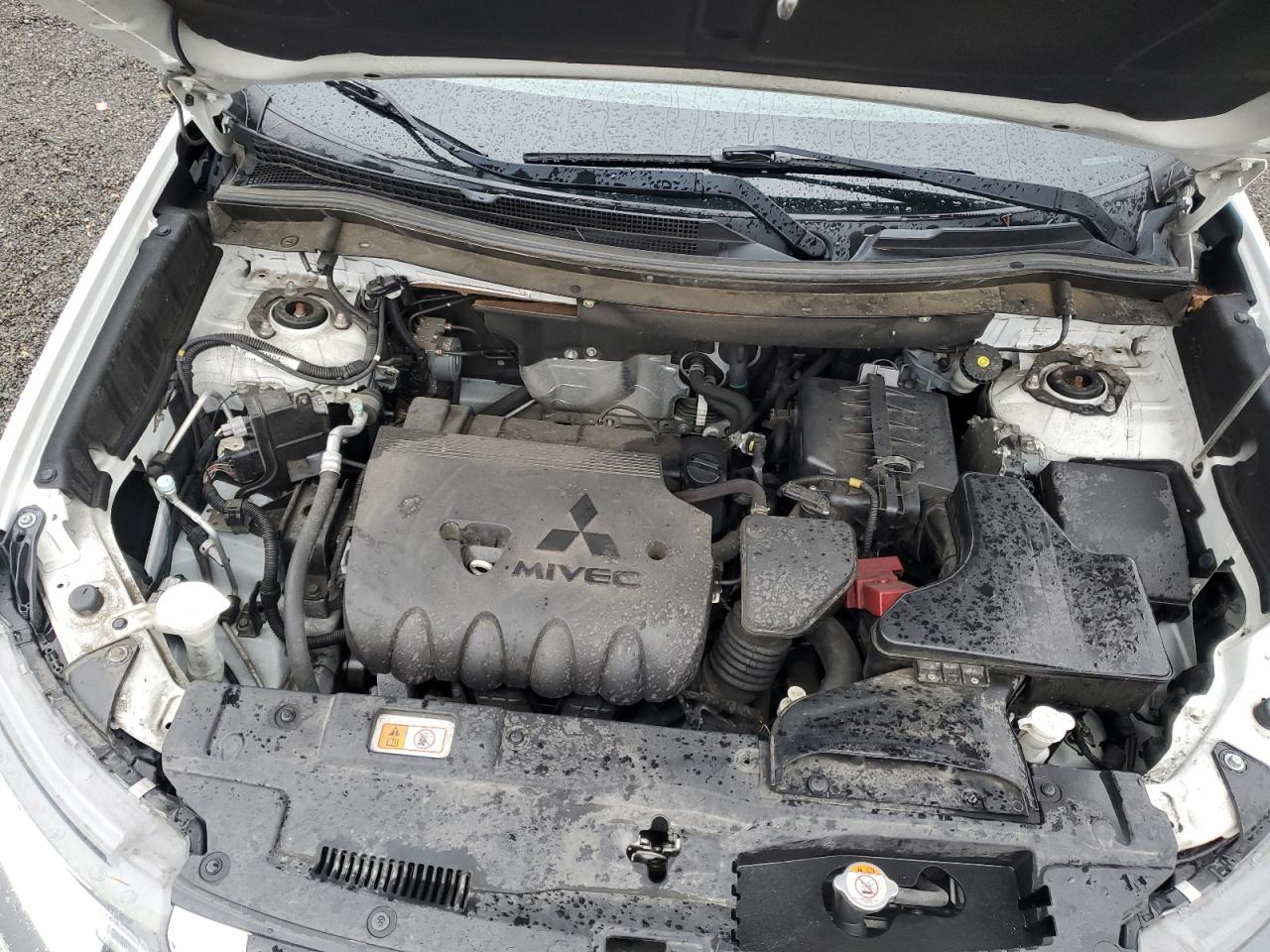 MITSUBISHI OUTLANDER SE