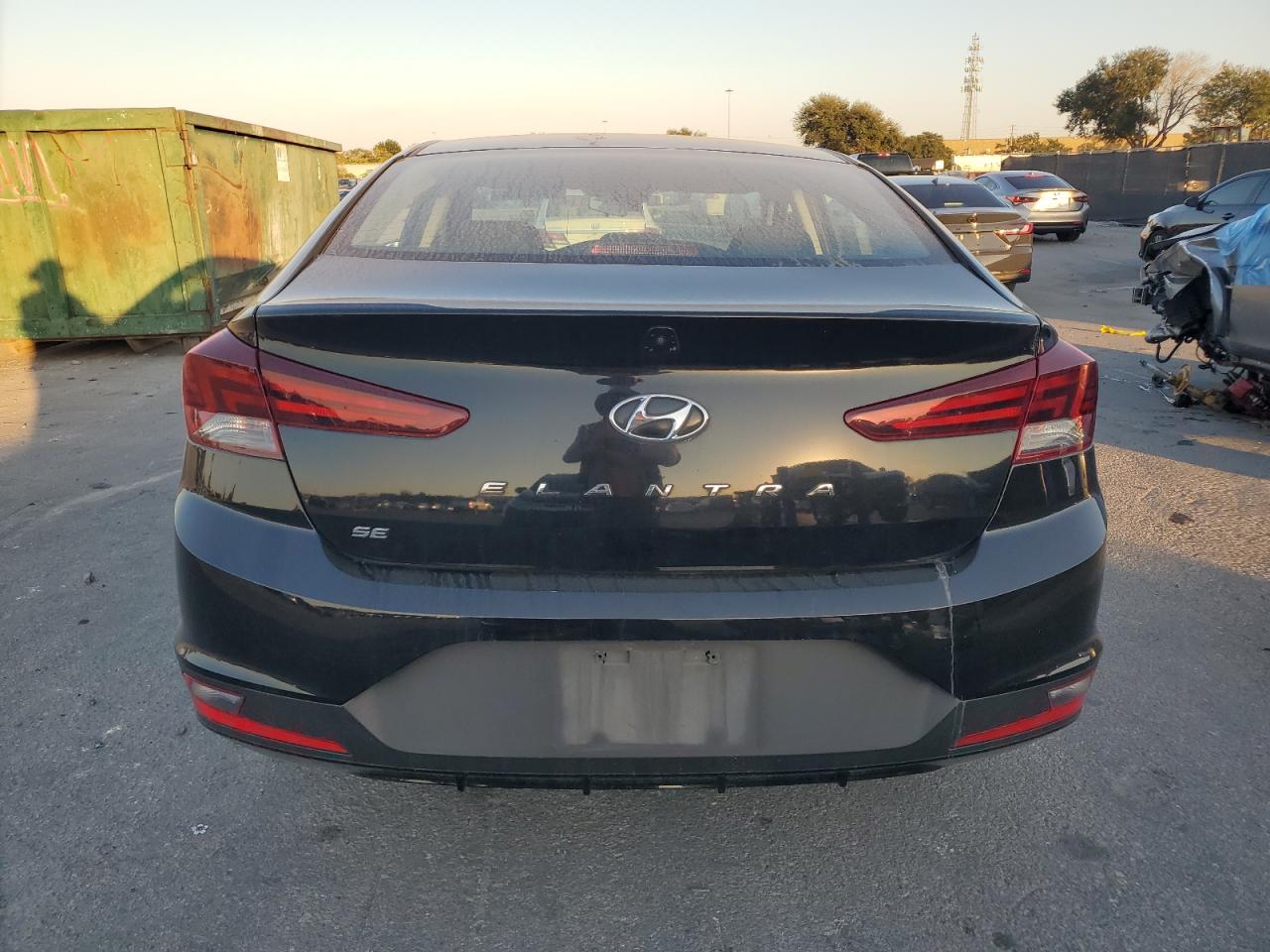 HYUNDAI ELANTRA SE