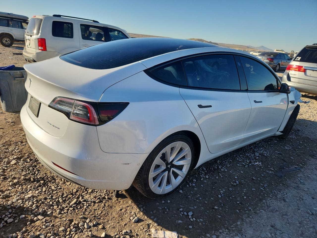 TESLA MODEL 3