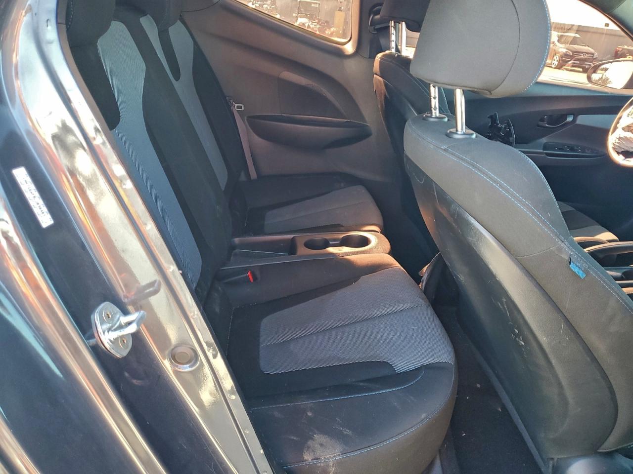 HYUNDAI VELOSTER BASE