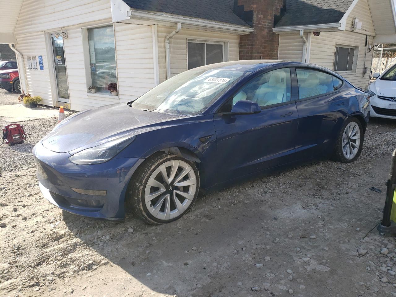 TESLA MODEL 3