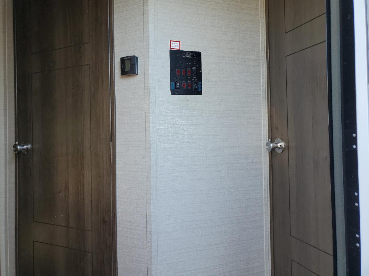 Lot #3316011793 2018 KEYSTONE PREMIER