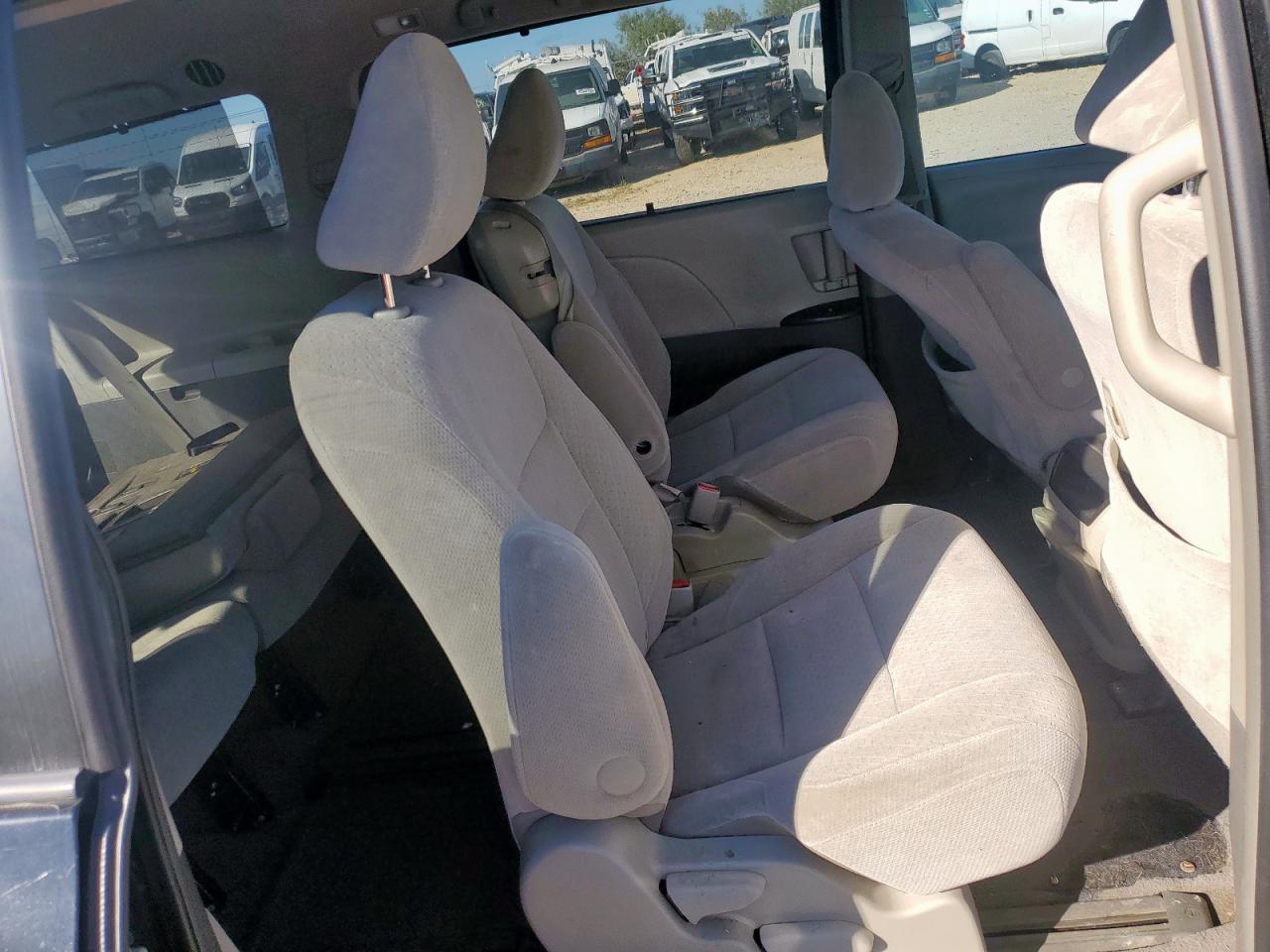 Lot #3279691915 2017 TOYOTA SIENNA LE