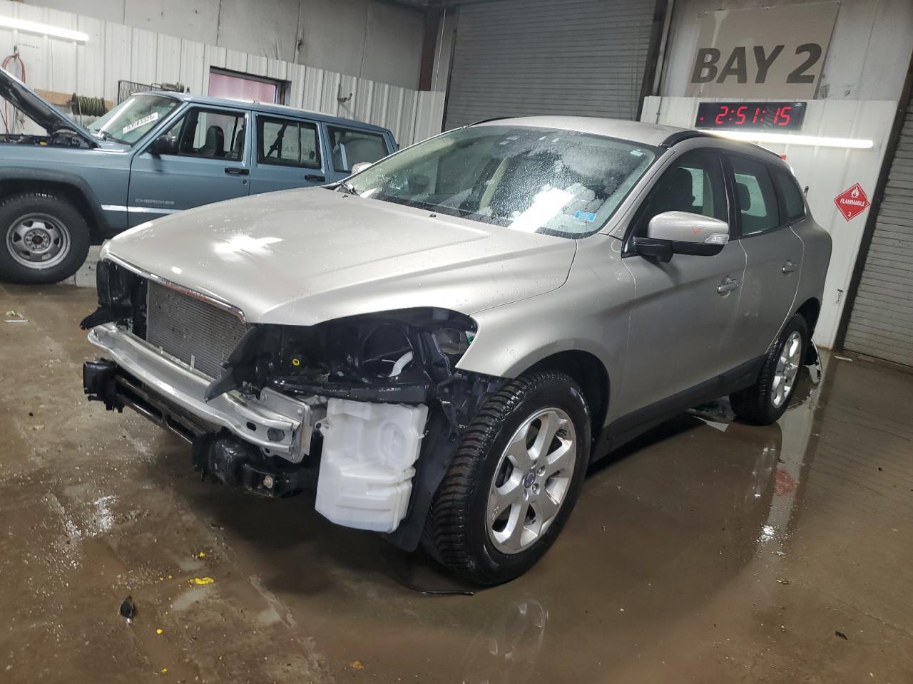 Lot #3296410702 2013 VOLVO XC60 3.2