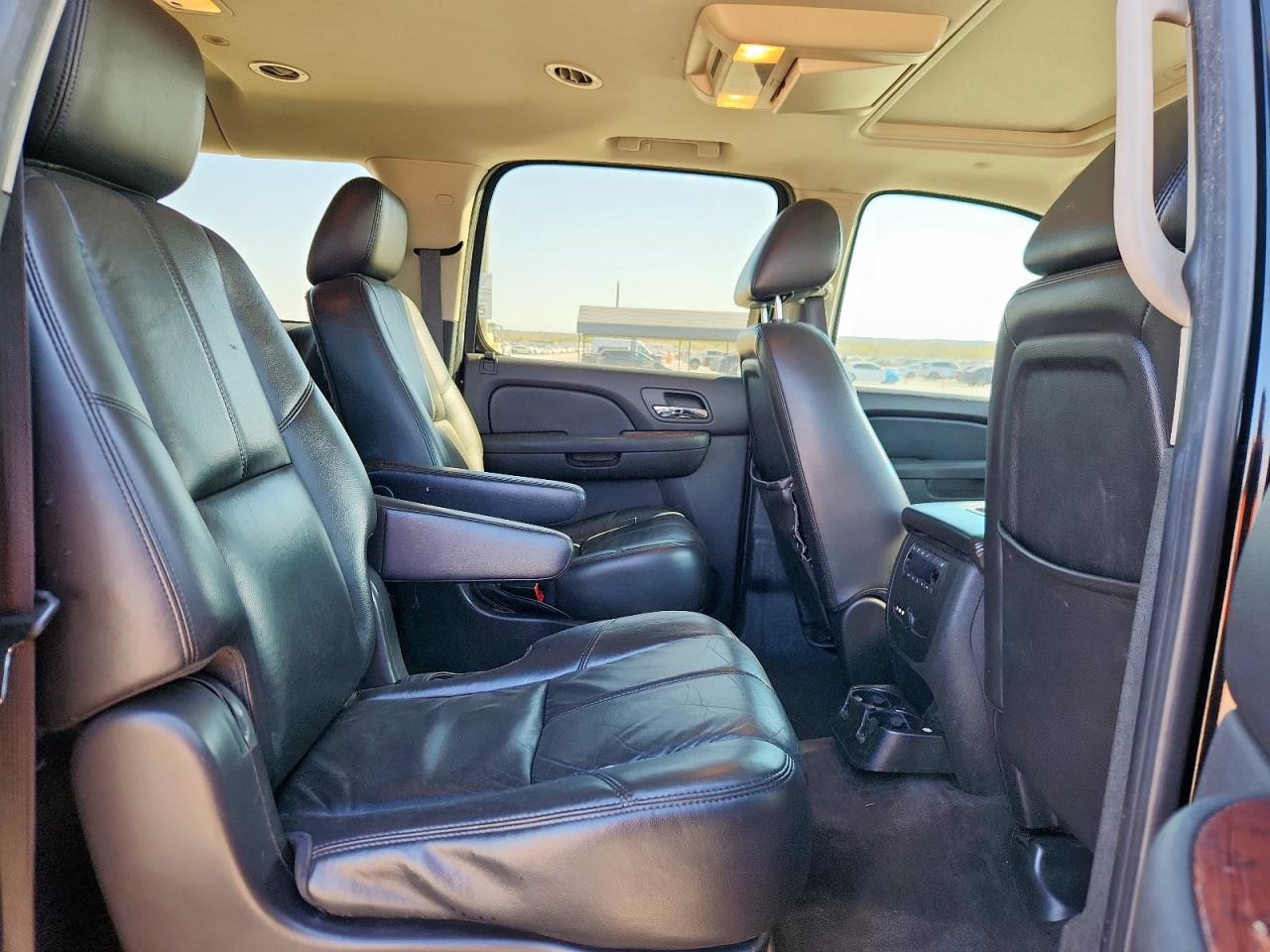 CHEVROLET SUBURBAN C1500 LT