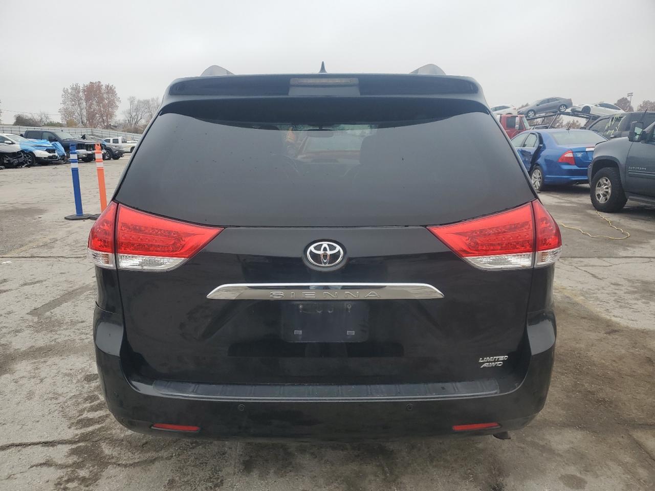 TOYOTA SIENNA XLE