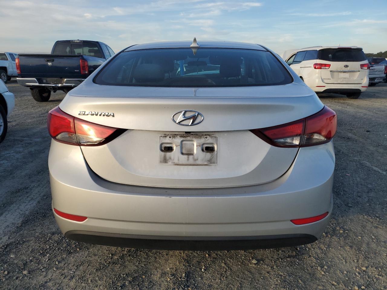 HYUNDAI ELANTRA SE