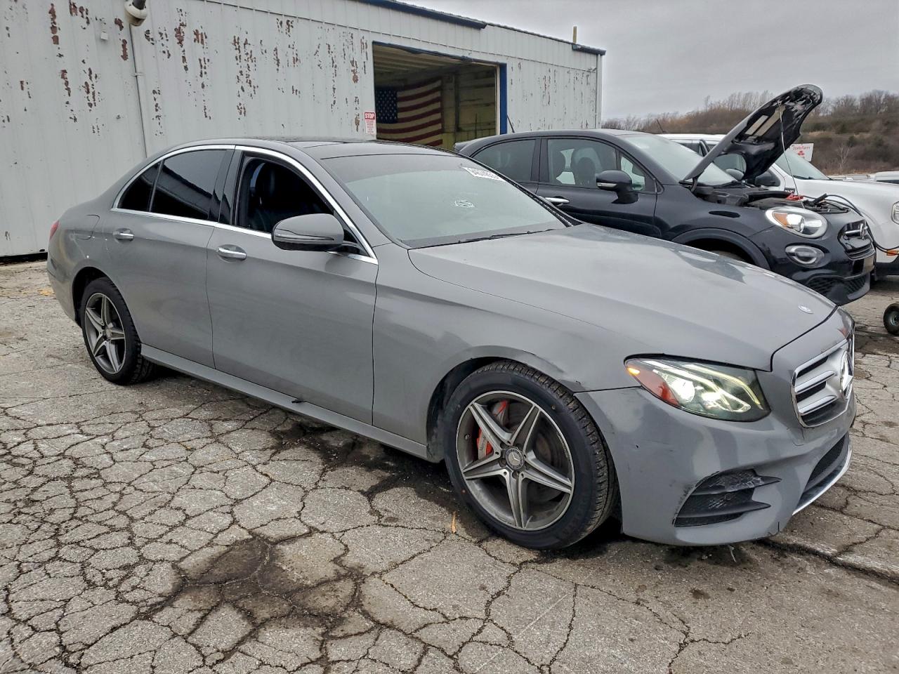 MERCEDES-BENZ E-CLASS 300