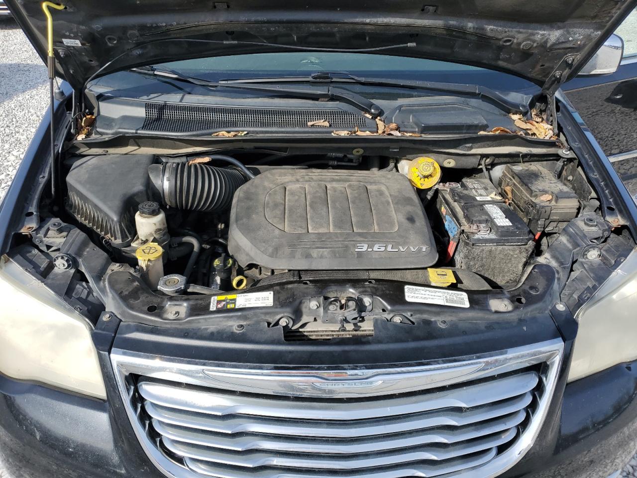 CHRYSLER TOWN & COUNTRY TOURING L