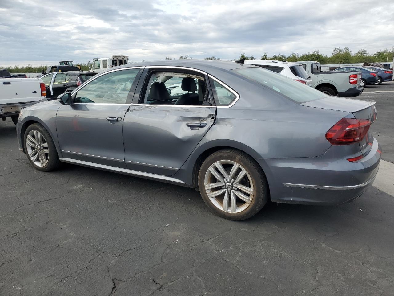VOLKSWAGEN PASSAT SE