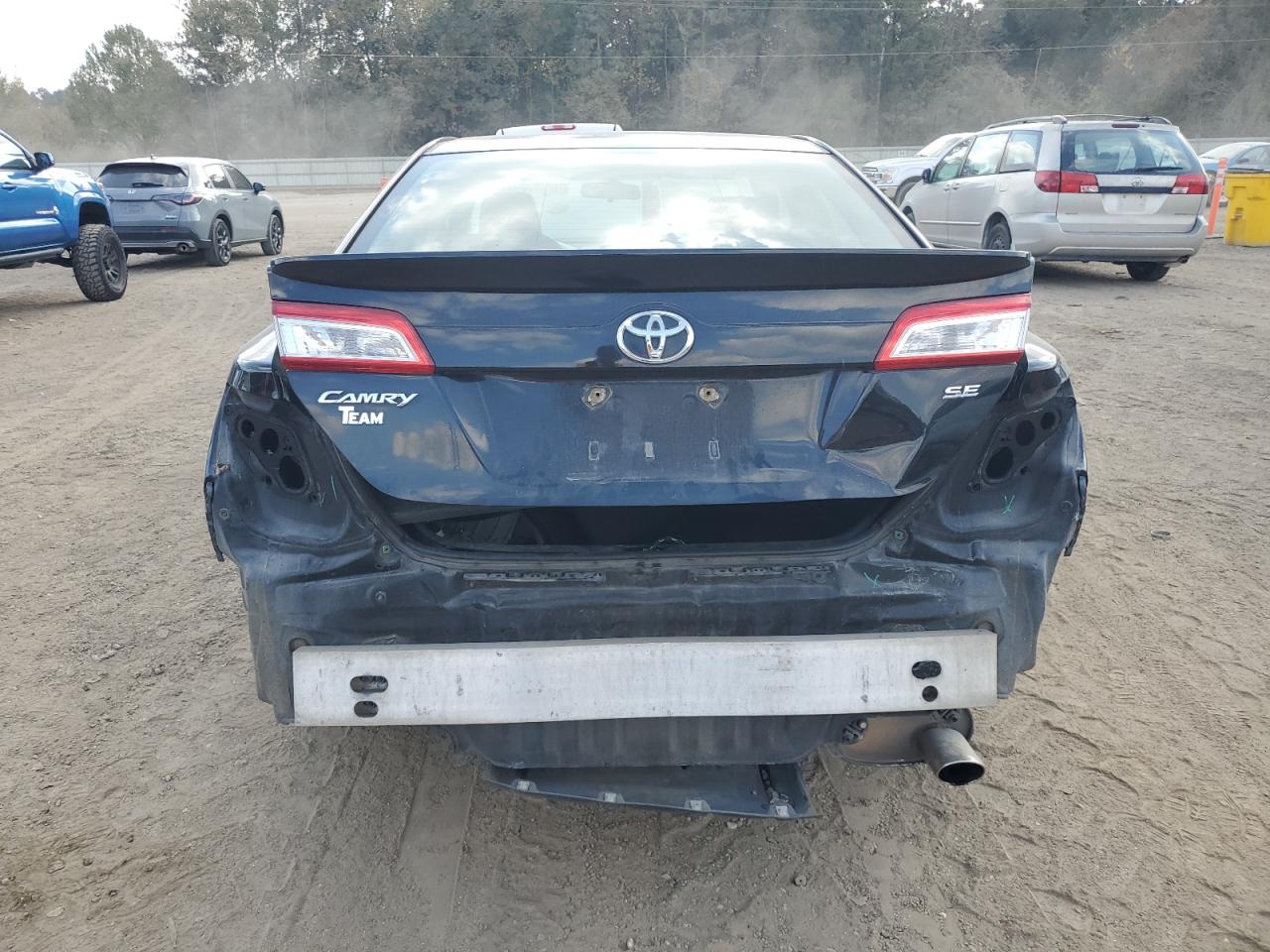 TOYOTA CAMRY BASE