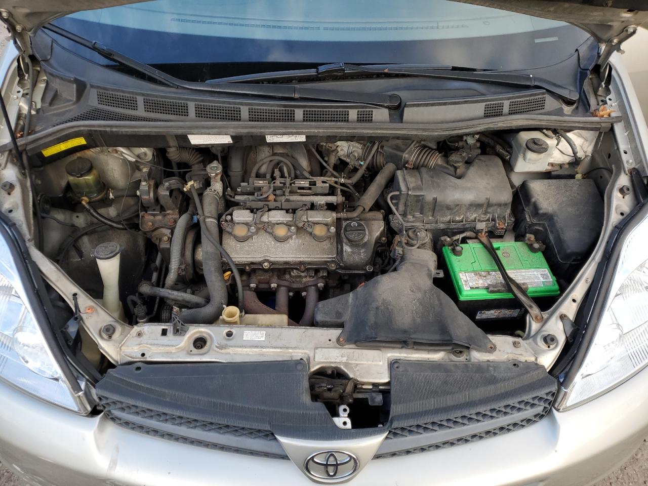 Lot #3311719238 2005 TOYOTA SIENNA XLE