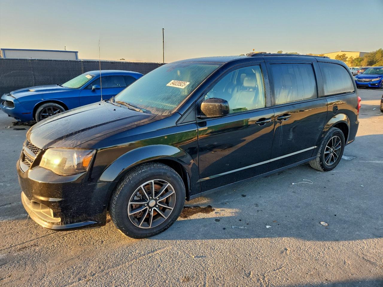 Lot #3315909096 2018 DODGE GRAND CARA