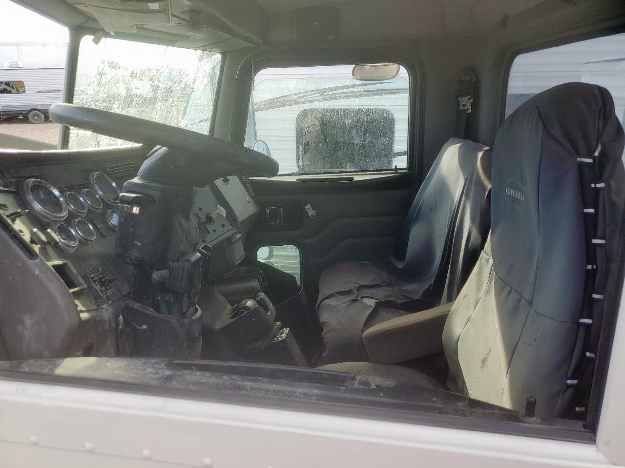 Lot #3318094399 2009 PETERBILT TRACTOR 335