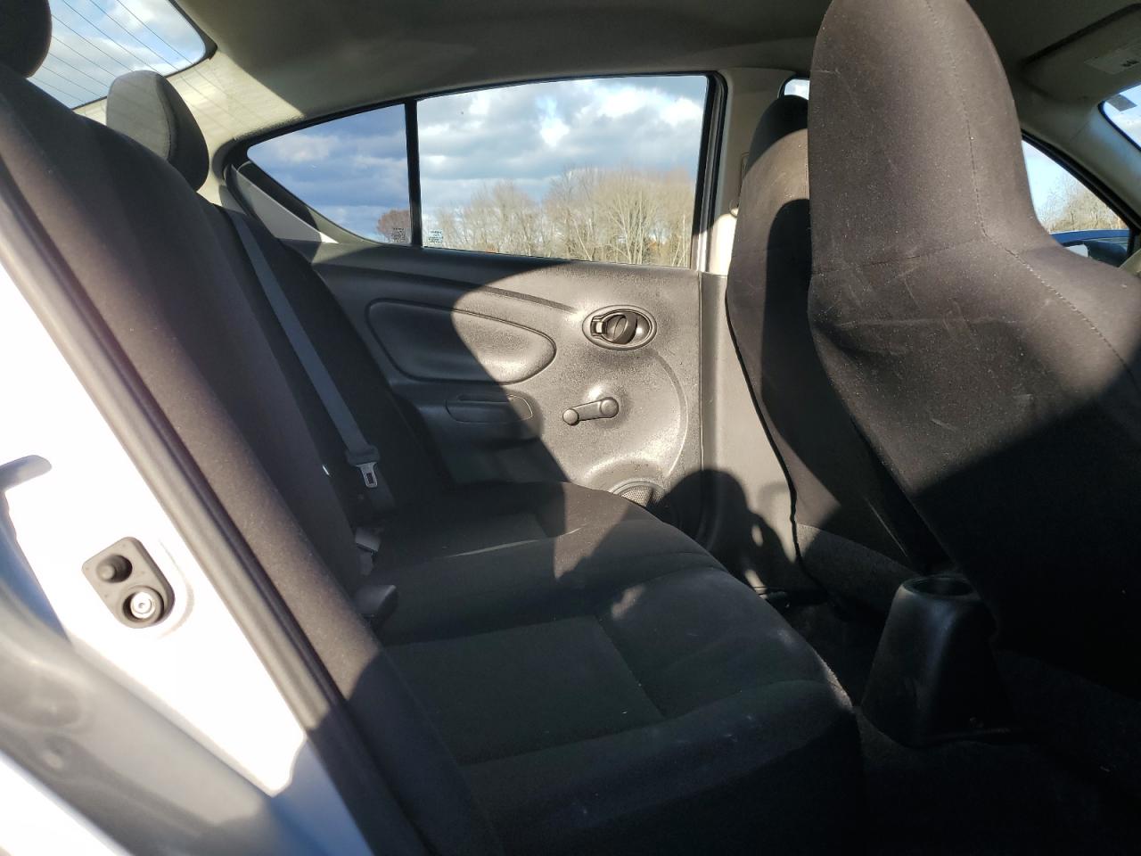 NISSAN VERSA S