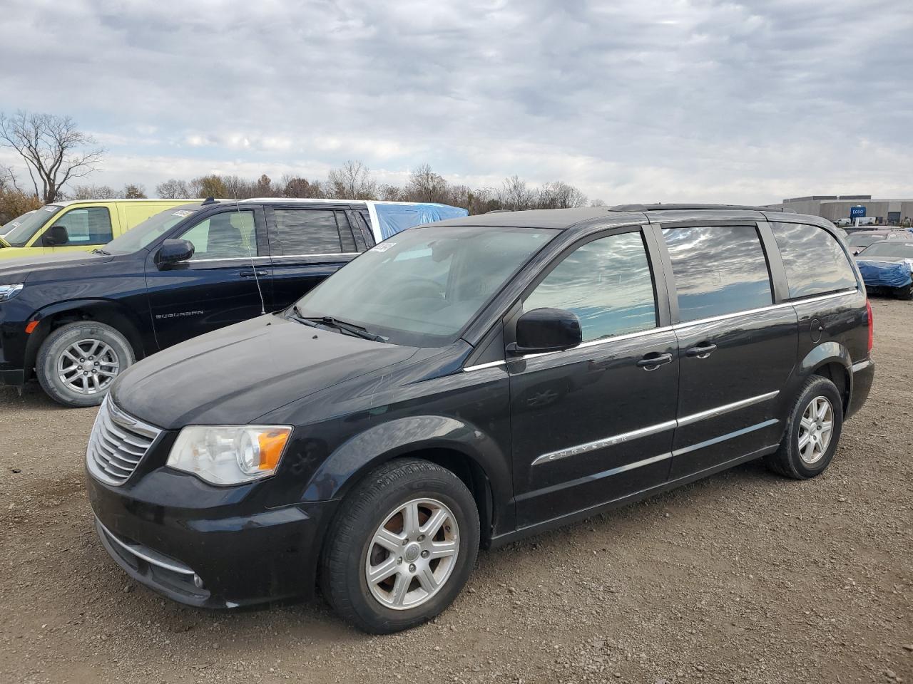 Lot #3291198004 2013 CHRYSLER TOWN & COU