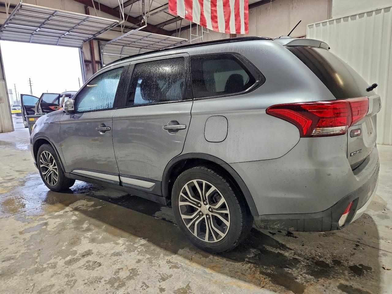 MITSUBISHI OUTLANDER SE