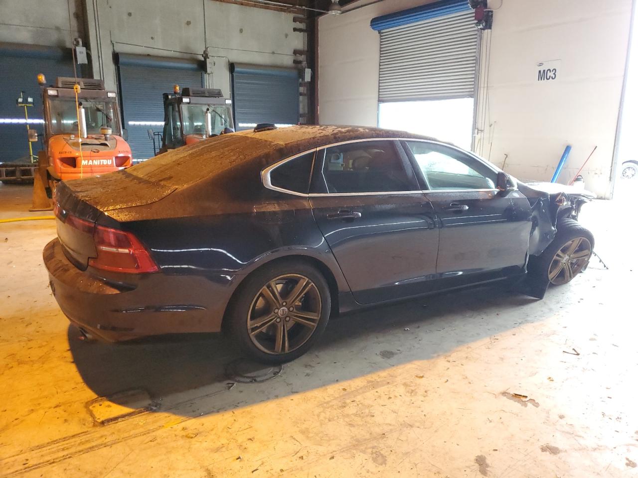 VOLVO S90 T5 MOMENTUM