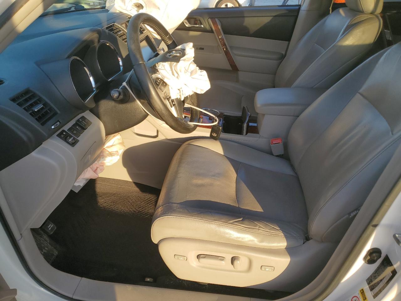 TOYOTA HIGHLANDER LIMITED