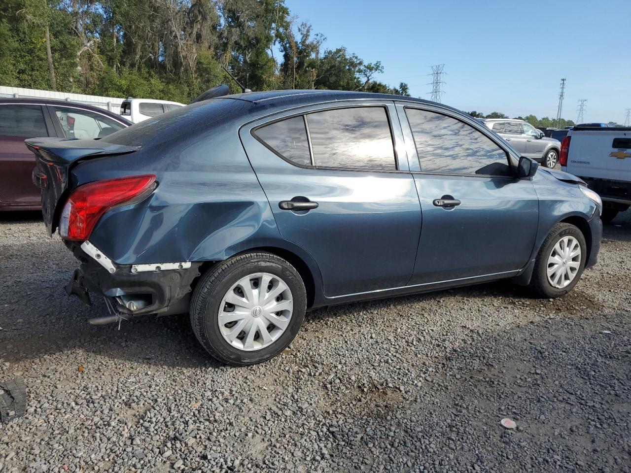 NISSAN VERSA S