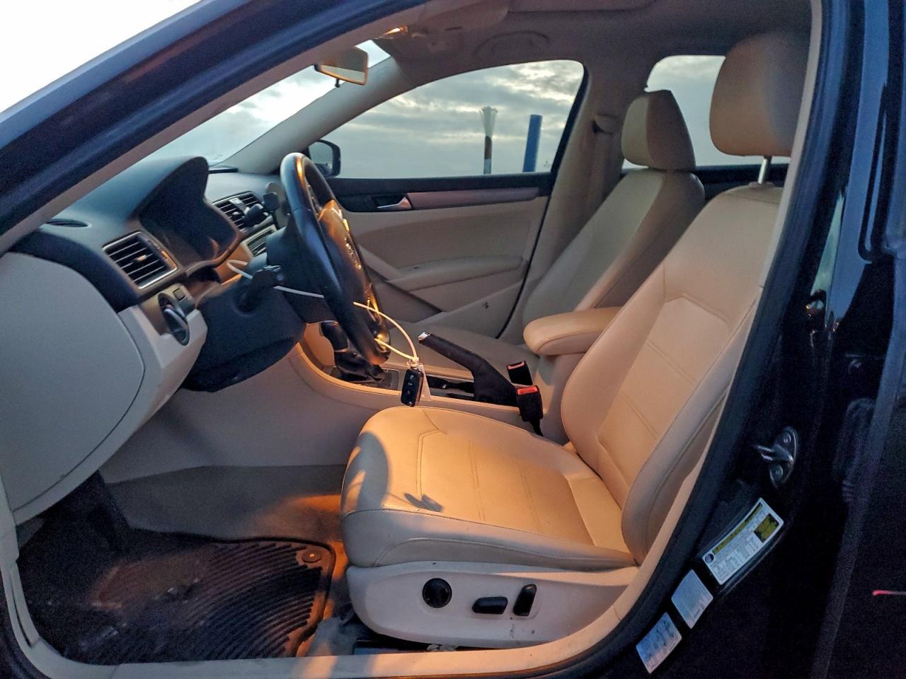 VOLKSWAGEN PASSAT SE