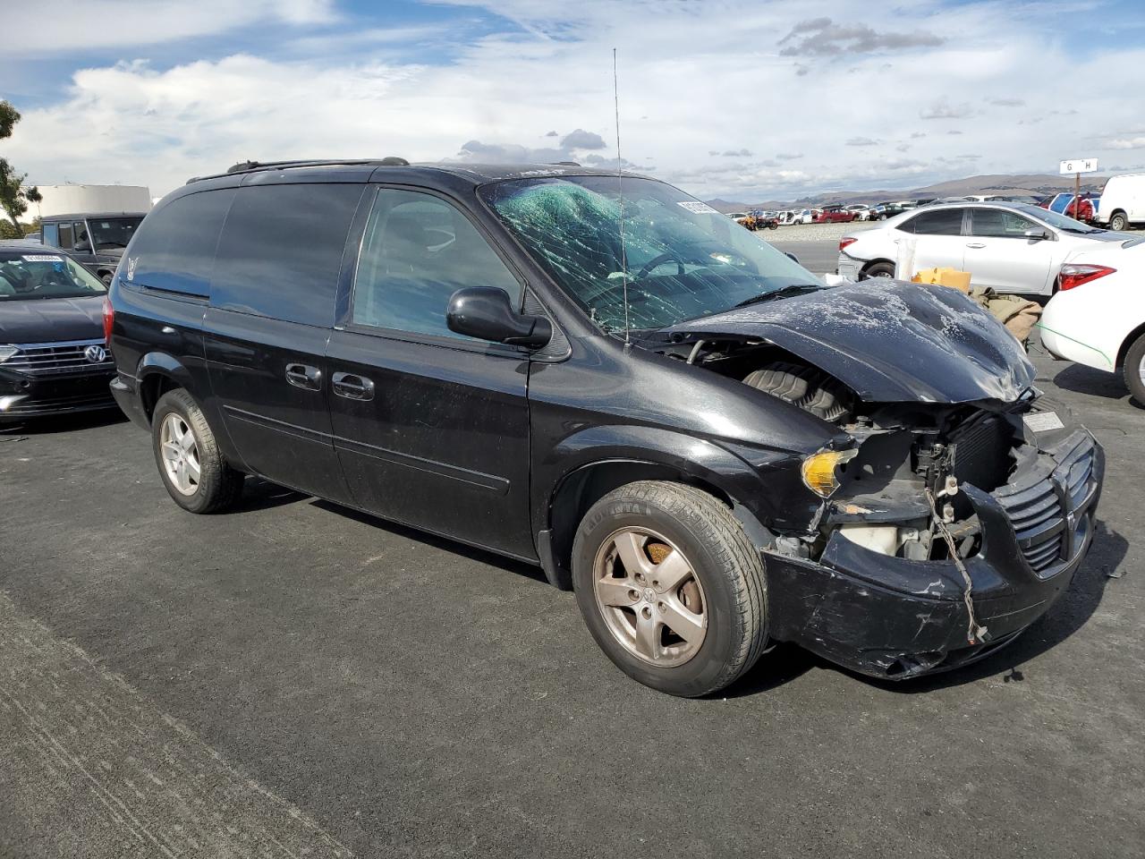 Lot #3298229028 2005 DODGE GRAND CARA
