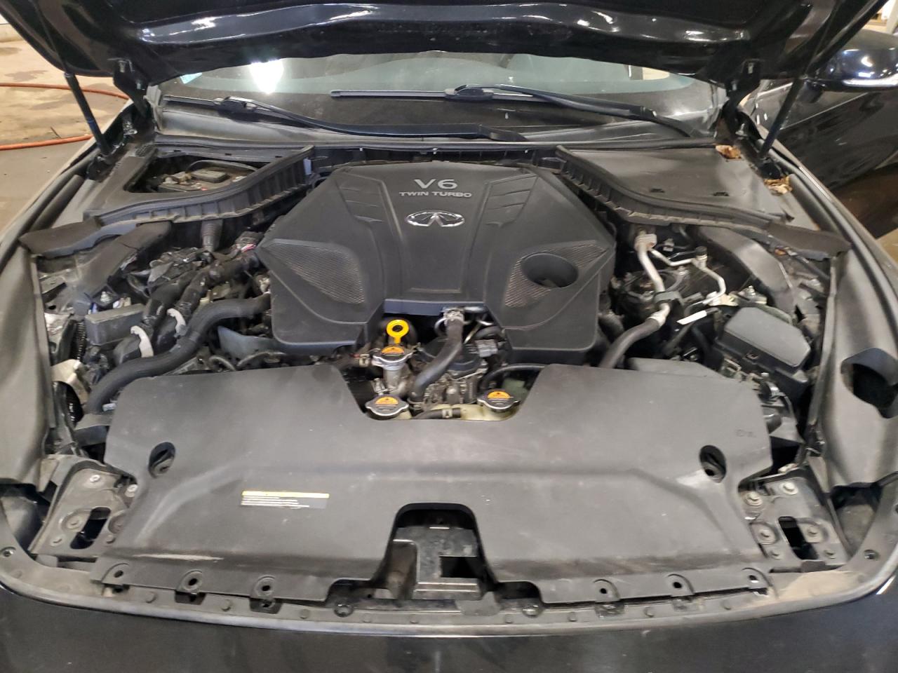 INFINITI Q60 RED SPORT 400