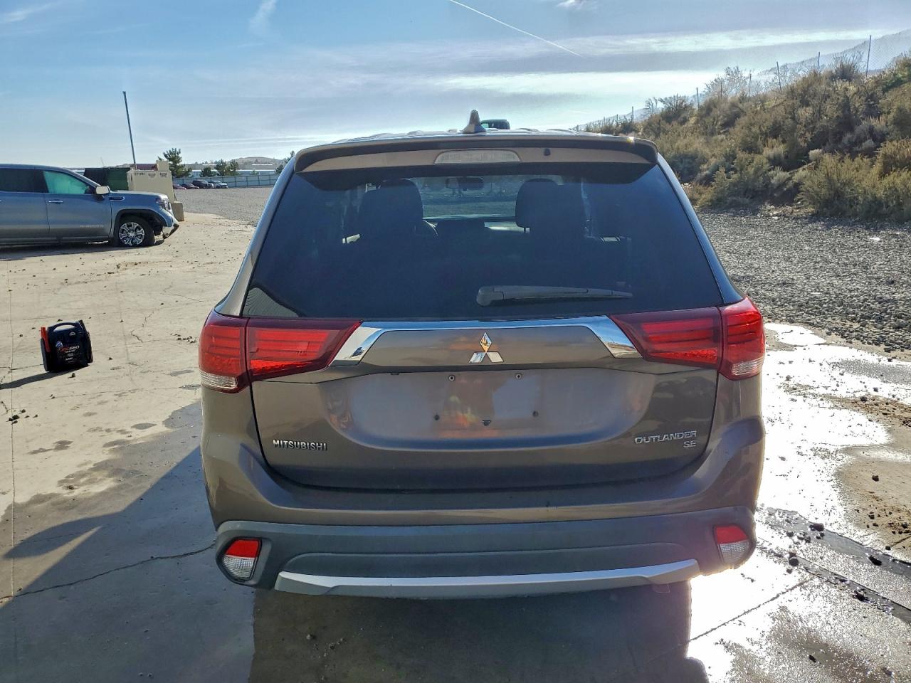 MITSUBISHI OUTLANDER SE