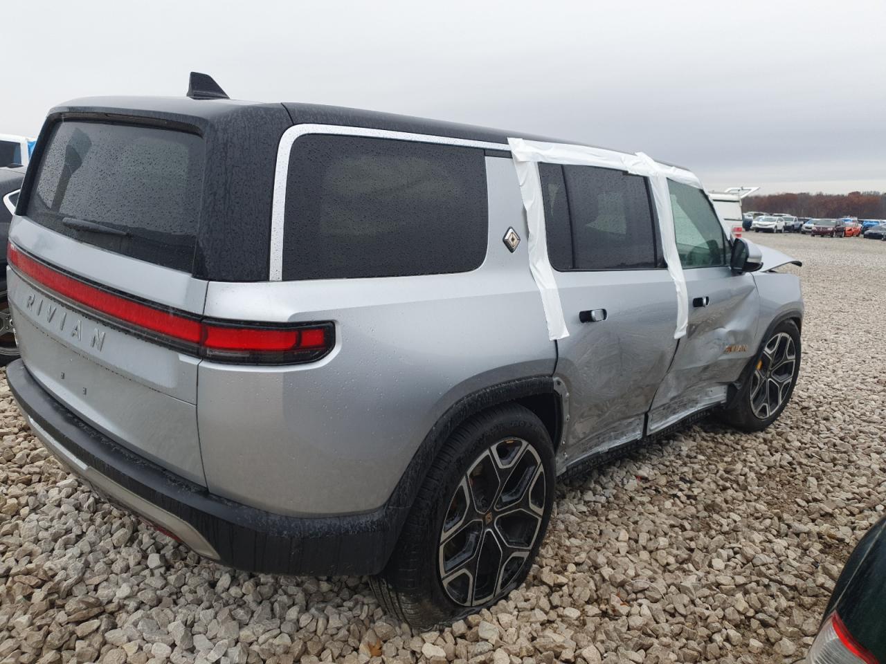 RIVIAN R1S ADVENTURE