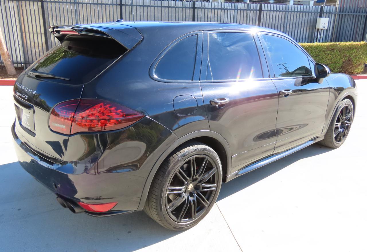 PORSCHE CAYENNE GTS