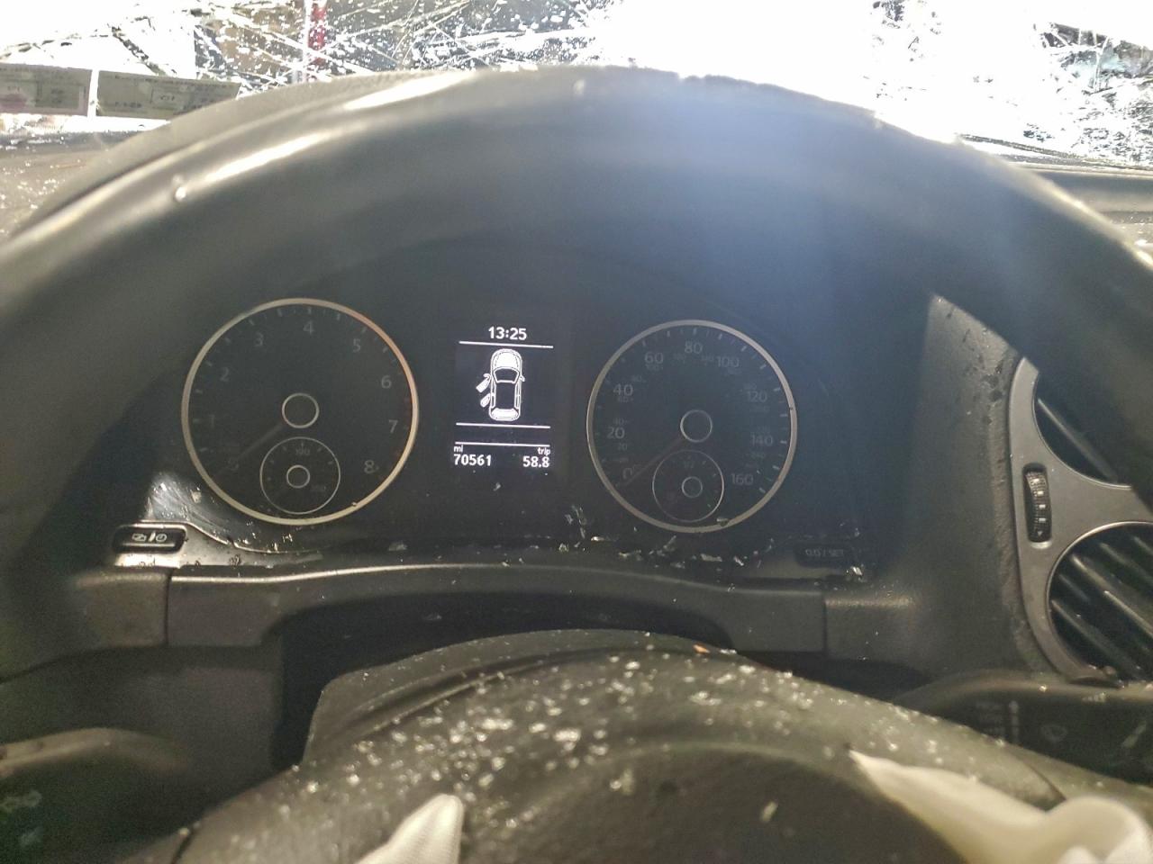 Lot #3311622225 2017 VOLKSWAGEN TIGUAN S