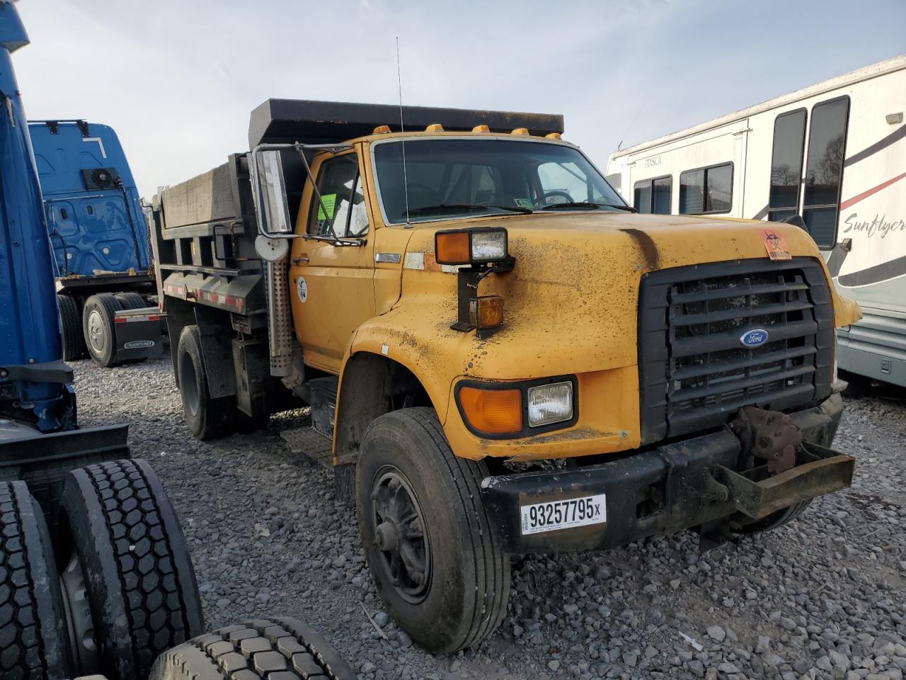 Lot #3302858995 1996 FORD F800