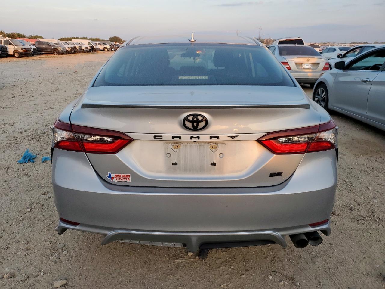 TOYOTA CAMRY SE