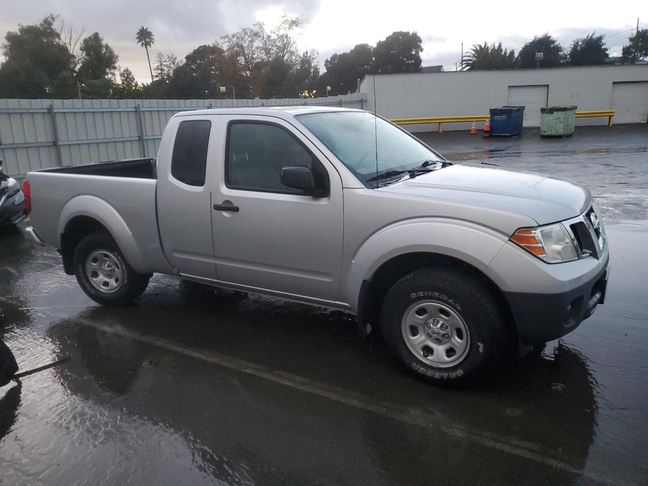 NISSAN FRONTIER S