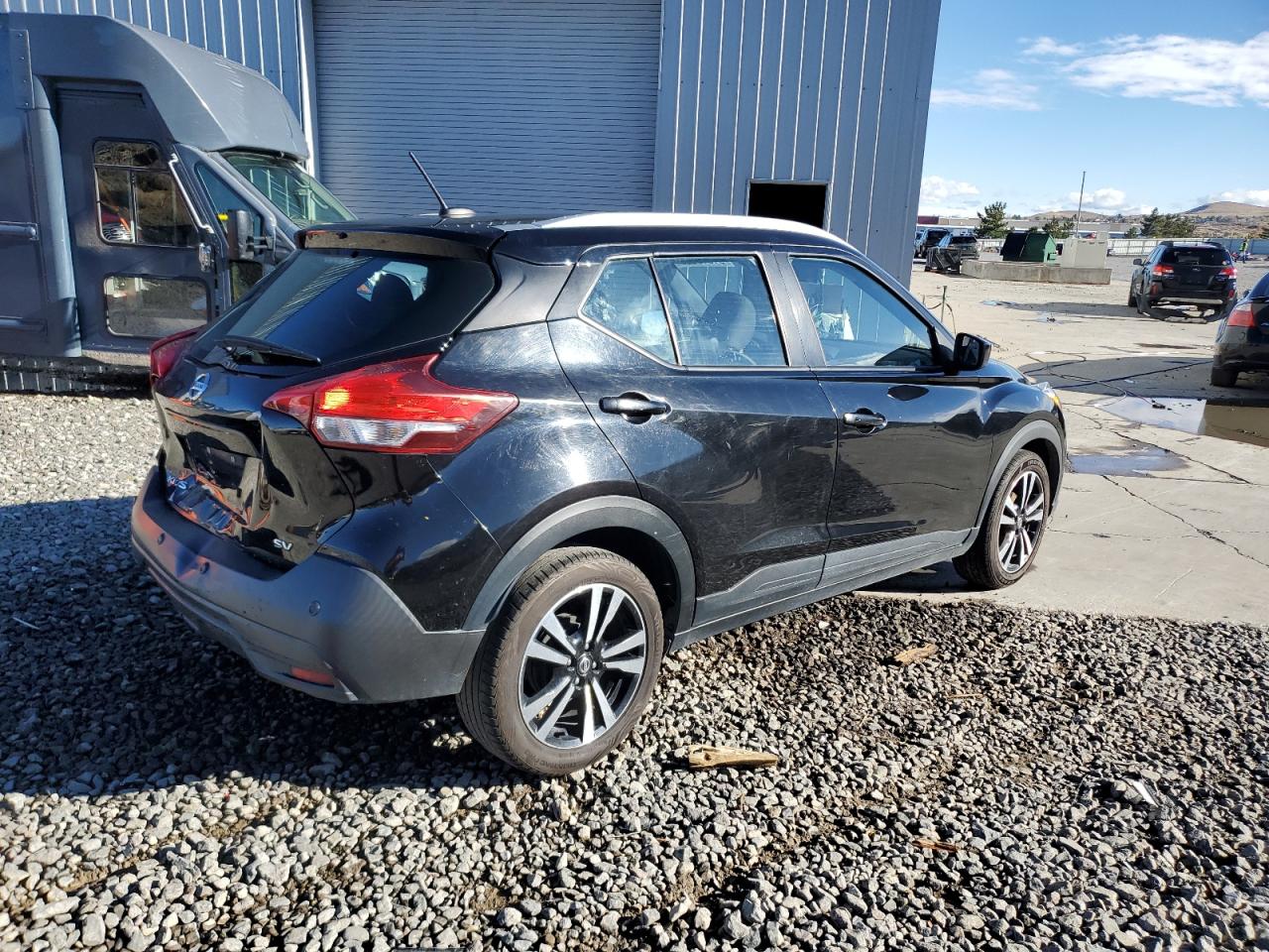 NISSAN KICKS SV