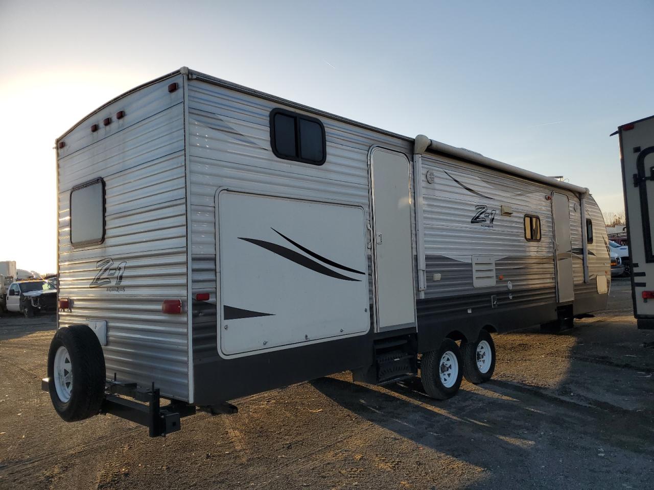 Lot #3291437156 2016 Z1 CROSSROADS