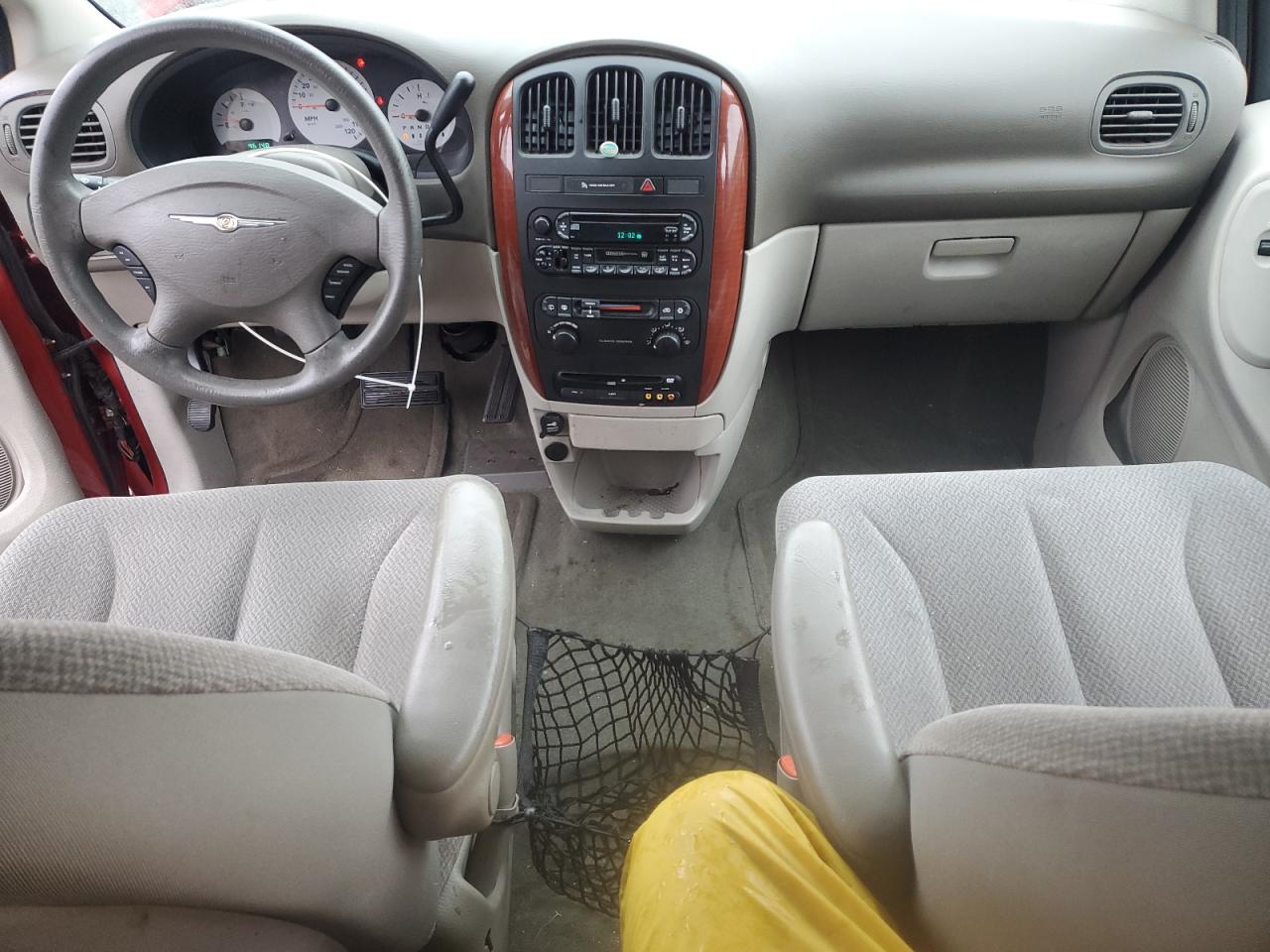 Lot #3293670399 2005 CHRYSLER TOWN & COU