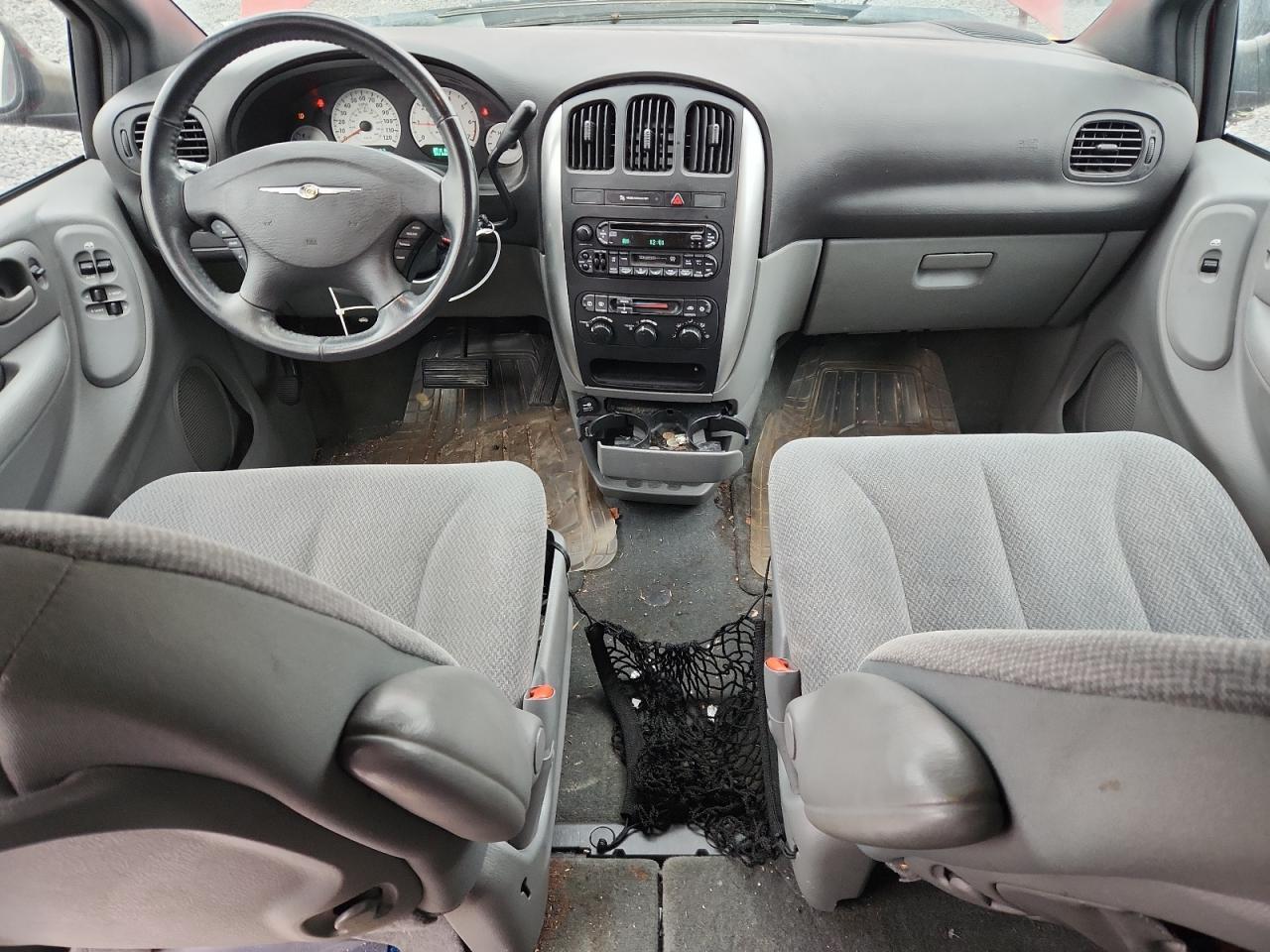 Lot #3302665000 2005 CHRYSLER TOWN & COU