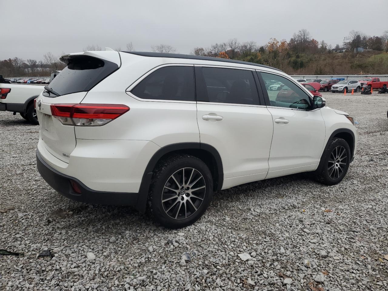 TOYOTA HIGHLANDER SE