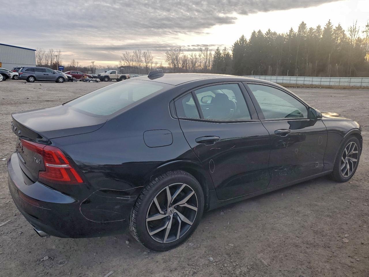 VOLVO S60 T6 MOMENTUM