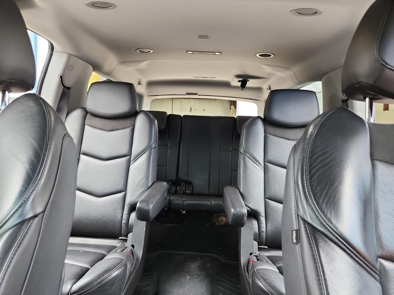 CADILLAC ESCALADE ESV LUXURY