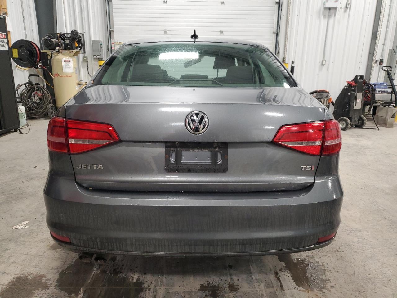 VOLKSWAGEN JETTA SE