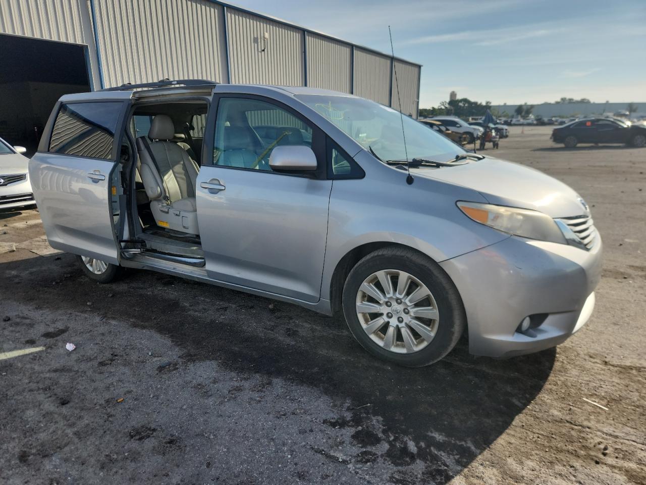 TOYOTA SIENNA XLE