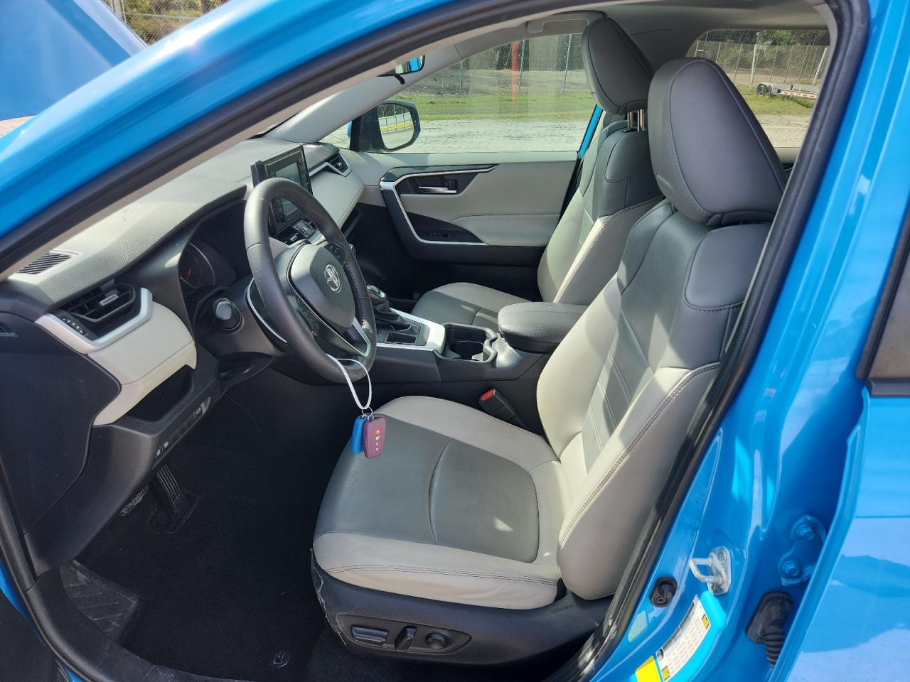 TOYOTA RAV4 XLE PREMIUM