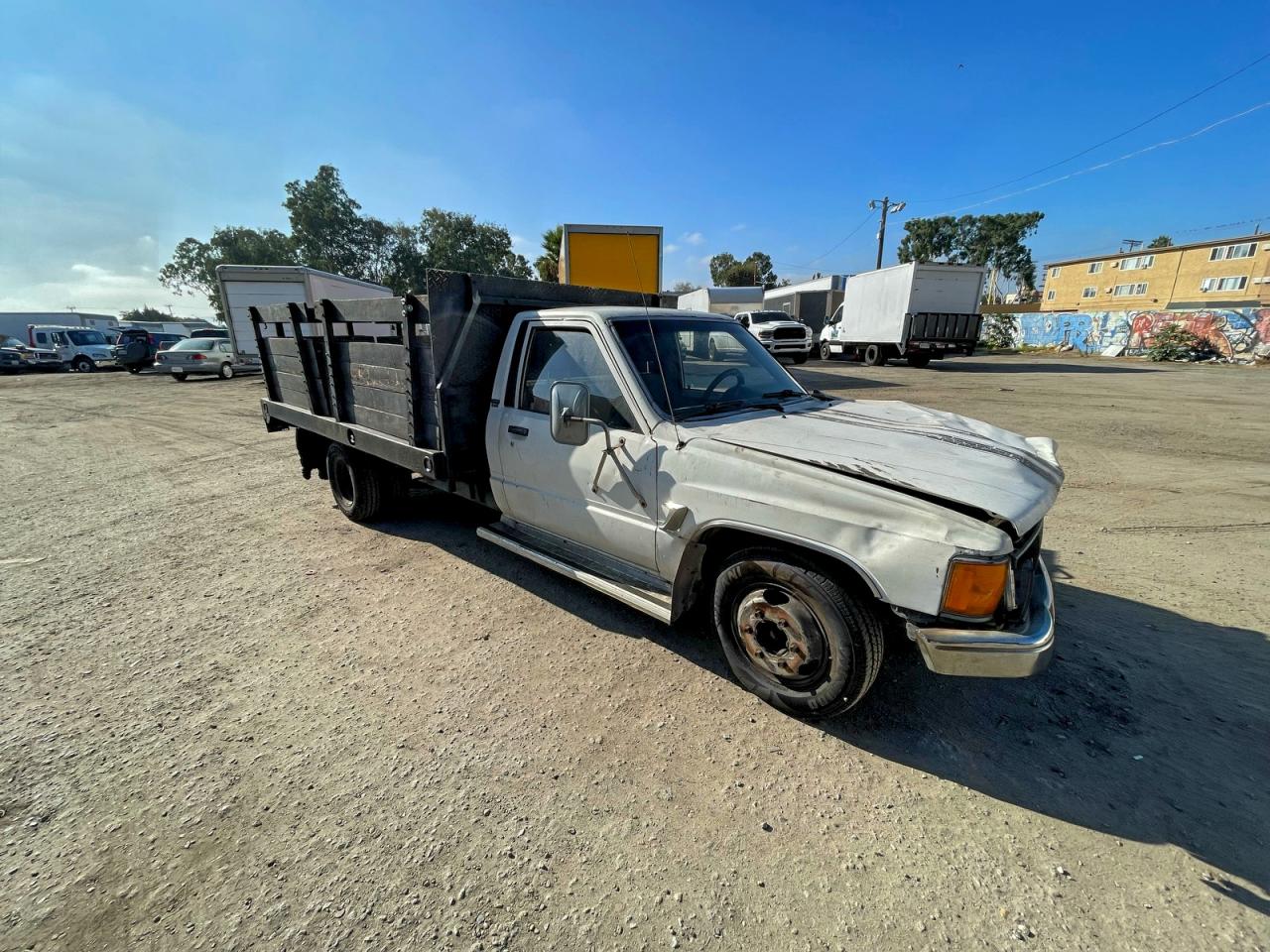 Lot #3302891893 1988 TOYOTA PICKUP CAB